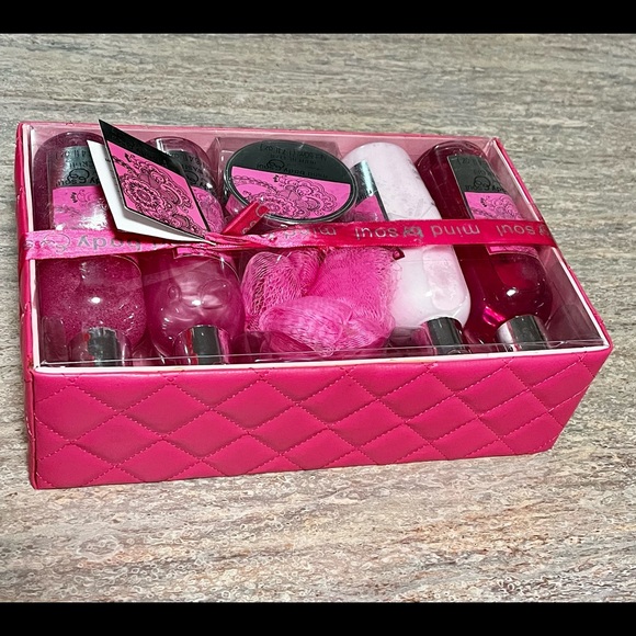 NIB Mind, body, and Soul Stargaze scented Bath and body set - Picture 6 of 16